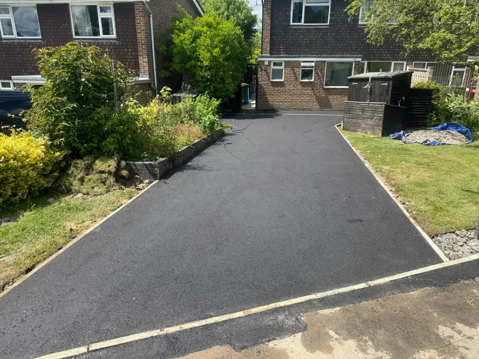 Finished hot-laid tarmac driveway